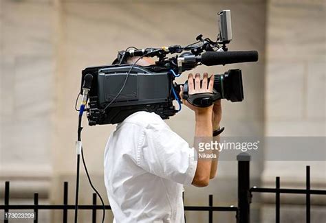 Tv Reporter Photos And Premium High Res Pictures Getty Images