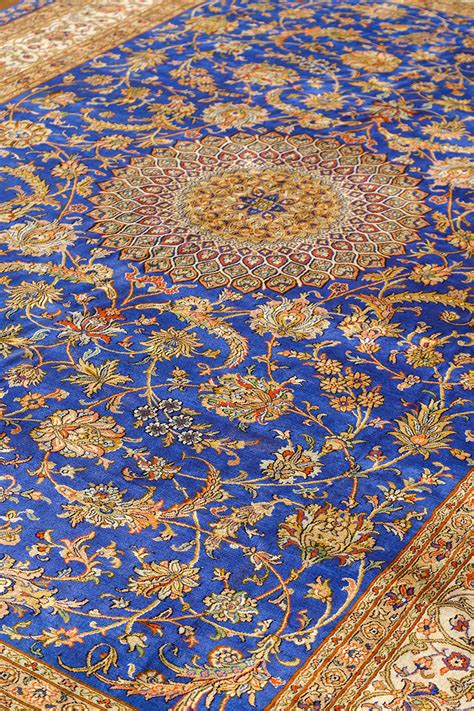Floral Design Pure Silk Living Room Rug Persian Lineage Design