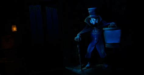 Hatbox Ghost Arrives At The Haunted Mansion