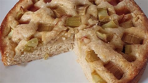 For example, in my vanilla & custard cream cake, i had to use 1 cup of cornstarch for the cake to set and not fall apart as soon as it's removed from the cake tin and cut. Vegan Rhubarb and custard cake / Really Simple Recipes ...