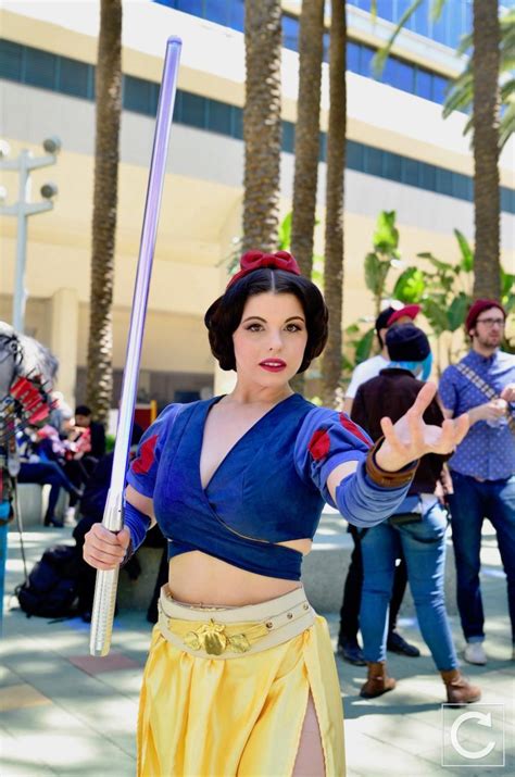 Wondercon 2017 Cosplay Snow White Jedi Star Wars Turn The Right Corner