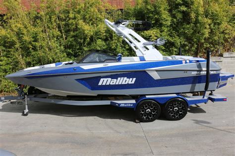 Ski and wakeboard boats, pontoon boats, runabouts, bowrider boats for sale. 2020 Malibu Boats 23 MXZ 5821 | M2O Marine