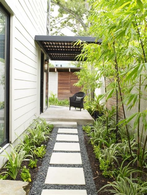 Glencoe il formal sideyard garden walk leading to rear yard pool oasis. Landscaping Ideas For Narrow Side Yard - Garden Design