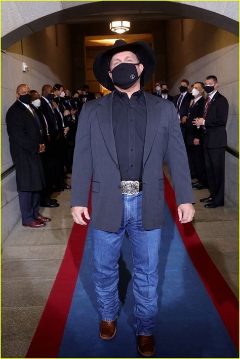 The concert will be saturday, july 31, at 7 p.m. Garth Brooks Performs 'Amazing Grace' at 2021 Presidential ...