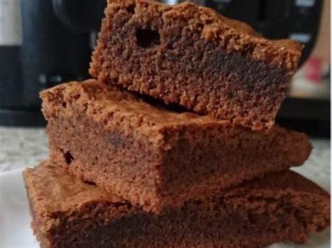 In der zwischenzeit das marzipan in flache stückchen schneiden (etwa daumengroß) und diese verteilt in den vorgebackenen kuchen eindrücken. Rezept Schoko Marzipan Kuchen
