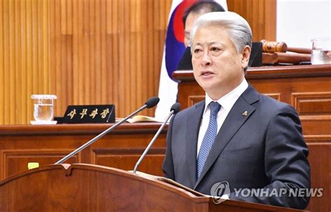 위에는 김양호 판사의 주옥같은 발언 한강의 기적,한미동맹,일본과의 관계등을 언급하며 판결이 아닌 정치질을 하는거 같다고 논란 일본이 주장하는 그대로를 판결문에 녹아내버림 ㅇㅇ 일본 아사히. 김양호 삼척시장 "대한민국 최고 명품도시 만들겠다" | 연합뉴스