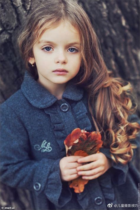 4岁俄罗斯小模特米兰·库尔尼科娃的一组写真照片，在网络上爆红 库尔尼科娃 米兰 写真 新浪新闻