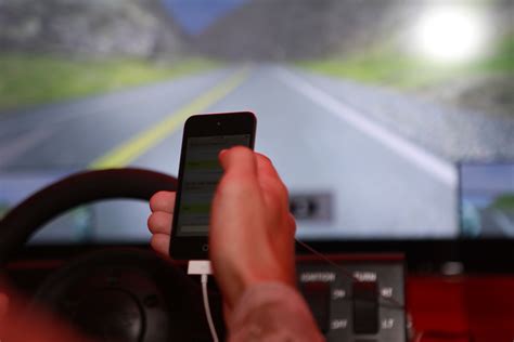 Study: Parents Setting a Bad Example, Distracted Driving