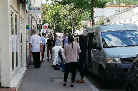 Eba ödül platformunda desteğinizi bekliyoruz. Bewaffneter Täter überfiel Bank in Baden - noe.ORF.at