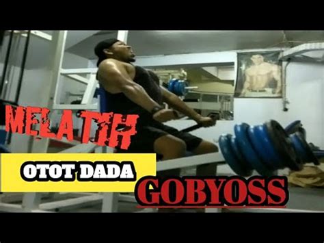 Melatih Otot Dada Di Gym Youtube