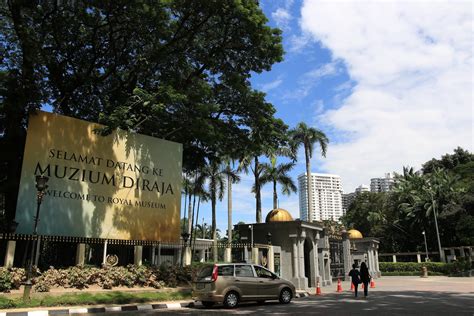 Muzium diraja istana batu) is a museum in kota bharu, kelantan, malaysia. Muzium Diraja (Istana Negara Lama) & Istana Negara