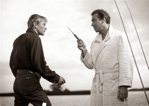 Dojrzalszy pod względem formy, bardziej ascetyczny i powściągliwy, jeżeli chodzi o treść. So It Goes...: Knife in the Water - Nóż w wodzie (1962)