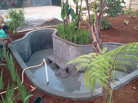Membangun kolam ikan nan asri dengan batu alam dan tanaman ini menarik dicoba. MENERIMA JASA PEMBUATAN KOLAM HIAS | KOLAM MINIMALIS BATU ...