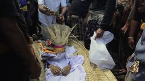 burning dead body in balinese funeral bali indonesia ⬇ video by © kagemusha stock footage