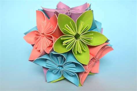 Making an Origami Kusudama Flower