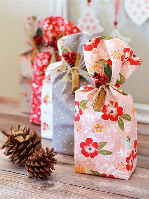 12 Diy Christmas T Bags Of Fabric And Paper Shelterness