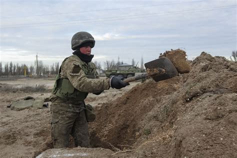 Representatives from ukraine, russia, and the unrecognized russian proxy republics signed the minsk protocol and memorandum in september 2014 to end the conflict. If it comes to war with Russia, does Ukraine stand a ...