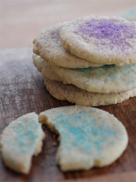 When ree shared her christmas cookie recipe, she said these cookies look great with a classic egg yolk glaze on top. The Pioneer Woman's 14 Best Cookie Recipes for Holiday ...
