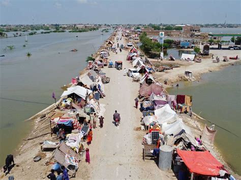 Pakistan Floods The Government And Civilian Volunteers Work To Deliver