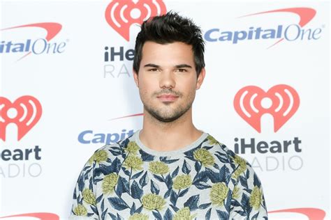Twilight How Much Weight Did Taylor Lautner Gain To Keep The Role Of Jacob Black