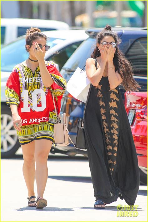 Vanessa Hudgens And Selena Gomez Try Out Snapchat Face Swap Photo 3626671 Selena Gomez Stella