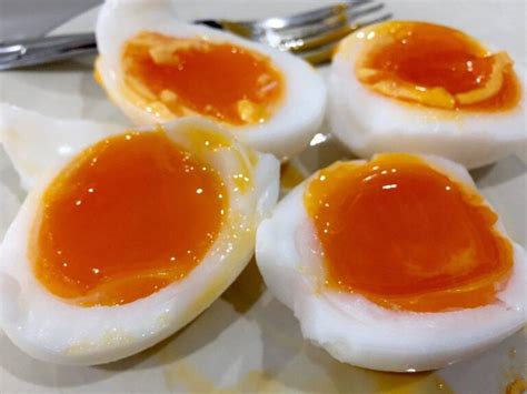 วิธีต้มไข่ยางมะตูม - สอนทำอาหารไทย สูตรง่ายๆ ทำเองได้