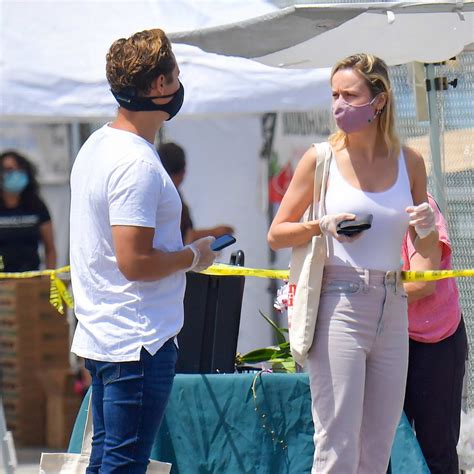 Brie Larson And Boyfriend Elijah Allan Blitz Step Out To A Local Farmer S Market In Los Angeles