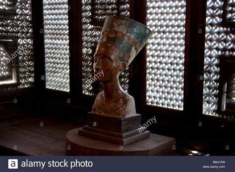 Nefertiti Statue Hi Res Stock Photography And Images Alamy