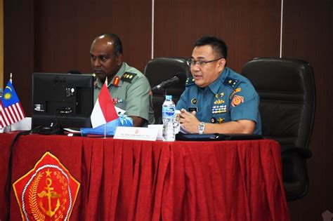 Ramai orang awam yg menyangka kan polis dan tentera tidak lintas sama dalam menjalankan tugas atau latihan. Kapuskersin TNI Terima Kunjungan Pasis Maktab Turus ...