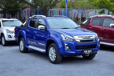Although smaller, it makes 14 ps more power (150 ps) and 30 nm more torque (350 nm). Isuzu D-Max 1.9: The little engine that could | CarSifu