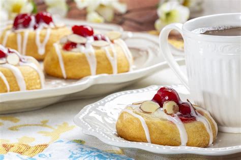 Danish dessert (junket raspberry) 1 1/2 c. Easy Cheesy Cherry Danish | Recipe | Easy cheesy, Food ...