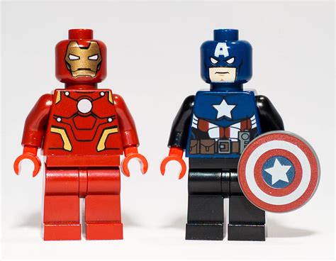 Lego Exclusive Toy Fair 2012 Iron Man And Captain America