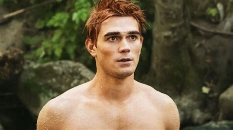 Last riverdale post but riverdale heathers is also amazing because heathers uses violence to hyperbolize the emotional realities of teenage. "Riverdale"-Fans entsetzt: Stirbt Archie in Staffel fünf ...