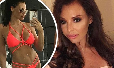 Jess Wright Displays Her Toned Abs During La Getaway Daily Mail Online