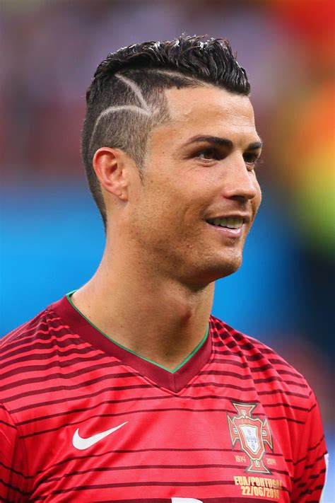 Celebs love short hairstyles, these haircuts look great for the spring and summer and you can transform your look for the new year. Cristiano Ronaldo | Ronaldo haircut, Soccer hairstyles ...