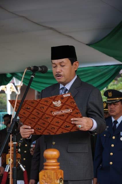 Dalam setiap upacara peringatan, tentulah dibutuhkan tema yang berkaitan dengan kenangan peristiwa yang sudah terjadi dan harapan di masa mendatang. TEMAN FM: Bupati Bacakan Ikrar Kesaktian Pancasila