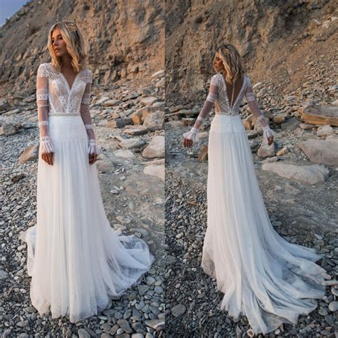 2019 Bohemian Wedding Dresses V Neck Long Sleeves Lace Appliques Bridal Gowns Beach A Line