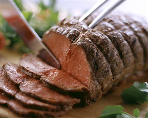 Para un asado de 3,5 a 5,5 kg, unos 17 o 18 minutos por cada medio kilo de ternera la dejarán poco hecha. Receta de roast beef al horno ¡delicioso y muy fácil de ...