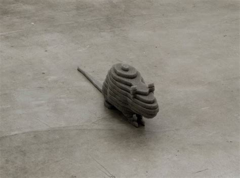 The artist joão loureiro is ranked among the top 100.000 on artfacts. スポンジを重ねあわせて作った動物のアート by Joao Loureiro | Qlay