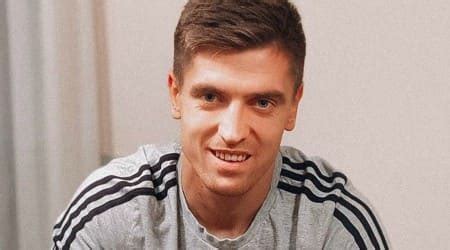 He began his professional career with ekstraklasa club zagłębie lubin.over the course of four seasons, he scored 15 goals in 72 appearances for the team, before joining cracovia in 2016. Krzysztof Piątek Height, Weight, Age, Body Statistics ...