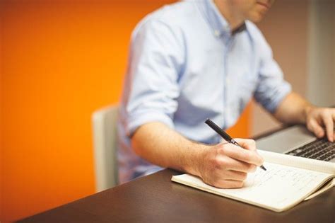 Dedicación Qué Es Definición En El ámbito Laboral Y En La Religión