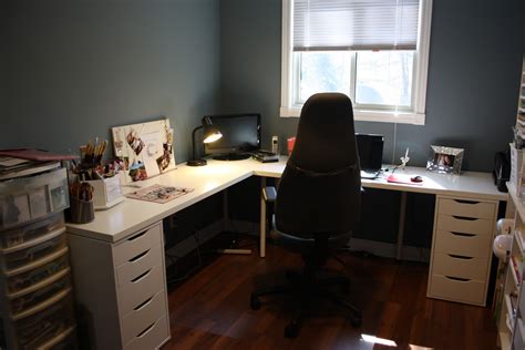 Two lockable side drawers open with smooth… 12 Smart L-Shaped Desk Ideas For Home Office | Decor Or Design