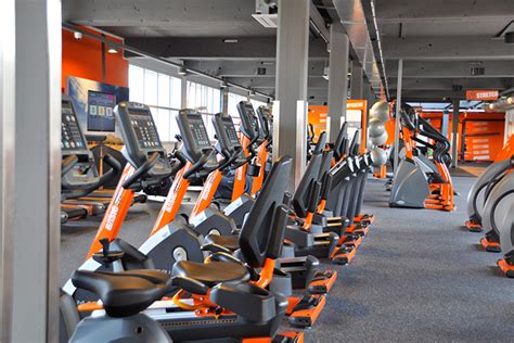 The company operates more than 350 fitness clubs in the netherlands, belgium, france and spain. Fitnessclub Basic-Fit Rotterdam 1e Jerichostraat