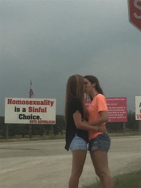 Two Girls Kissing Rnosobstory