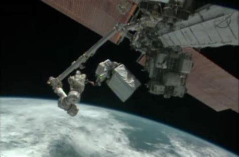 See It Nasa Astronauts Make Rare Christmas Eve Spacewalk New York