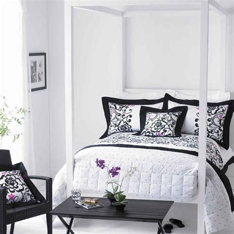 The Elegance Of White And Black Bedroom Ideas That You Can Apply To