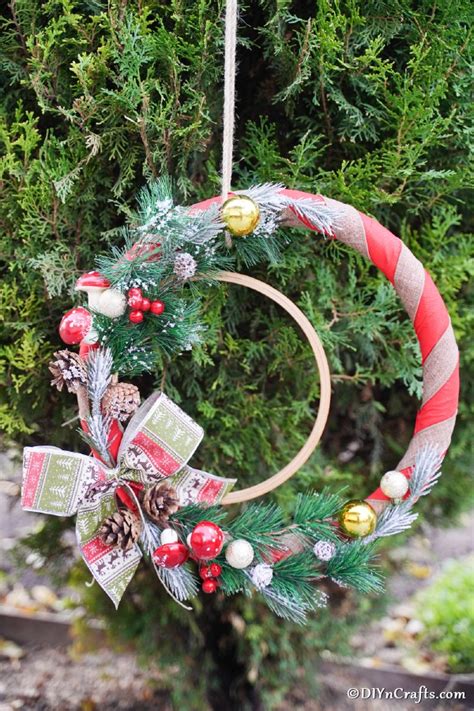 Festive Diy Christmas Wreath Decoration Diy And Crafts