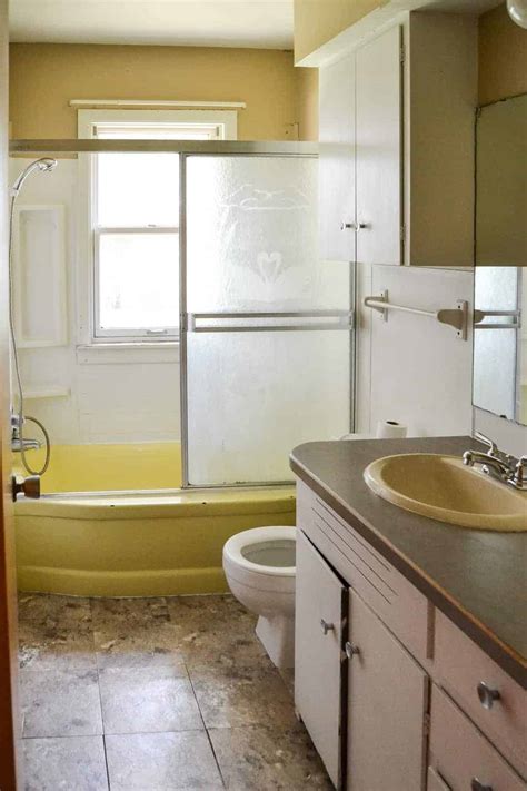 Materials and tools to paint a bathtub. How To Paint A Bathtub Easily & Inexpensively! - My ...