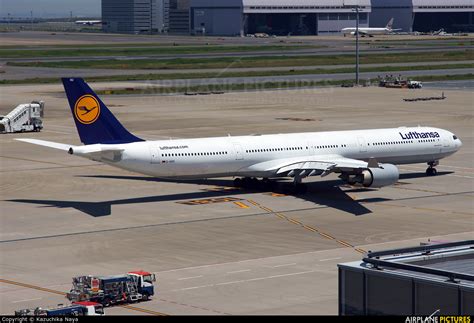 D Aihu Lufthansa Airbus A340 600 At Tokyo Haneda Intl Photo Id