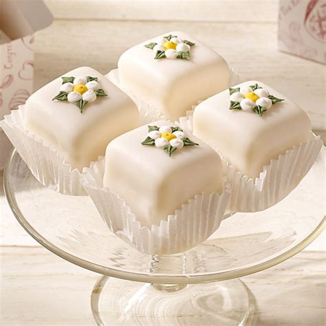 yorkshire rose fondant fancies doces mini bolos doces finos casamento